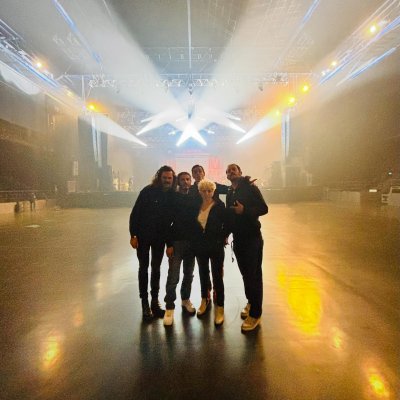 Après 2 shows / Alençon jeudi et Orchie vendredi / nous voilà à Rennes avec toute la famille @ragetour pour un putain d’anniversaire 🖤❤️

On sera avec @les3fromages avec le cœur ! Et on va envoyer sur scène avec @ultravomitofficiel @tagadajones_officiel @official_celkilt @opium.du.peuple 

20h50 for us