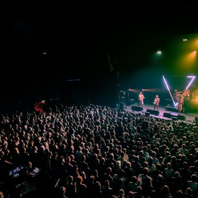 👉 NANTES ❤️ @stereolux_scopitone Release Party  SOLD OUT 11.10.25 

C’était le 🔥🔥🔥 !

Merci d’avoir rempli le Stereolux ! Merci de nous soutenir et d’hurler dans la fosse. 

Tout cela on vous le doit avec notre team magique que l’on aime très très fort ❤️ ! Le son était bien fat, les lights étaient magiques et on était sur un nuage grâce à eux ! 

@marc_soundontheroad @fantasyriu @aurelienpaviot @guillaume_laroche_kaos @brunoboubet @ofeelyor 
@alexbprod @julienbellamy @svenkaballero @tanguykerlerouxmusic @florian.humeau.589 Melinda Humeau et Merci à notre Quatuor Magique 🤩

Merci à @ragetour et @nsyndicateproductions 

Merci @pixback_photography !

A très vite 😘💋❤️

#tourlife #newtour #resettour #tournée #cachemiremusic #rockfrancais #livemusic #concert #rockinde #groupederock #rocknroll #musiquefrançaise #scenefrancaise